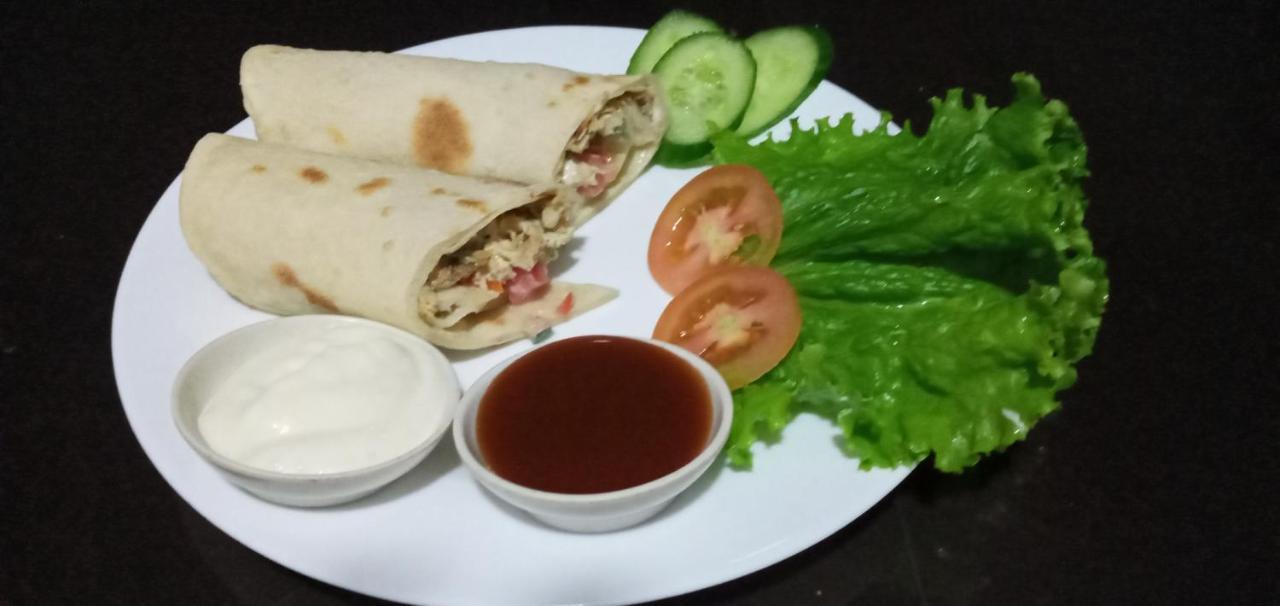 Queens Airport Residence Negombo Ngoại thất bức ảnh