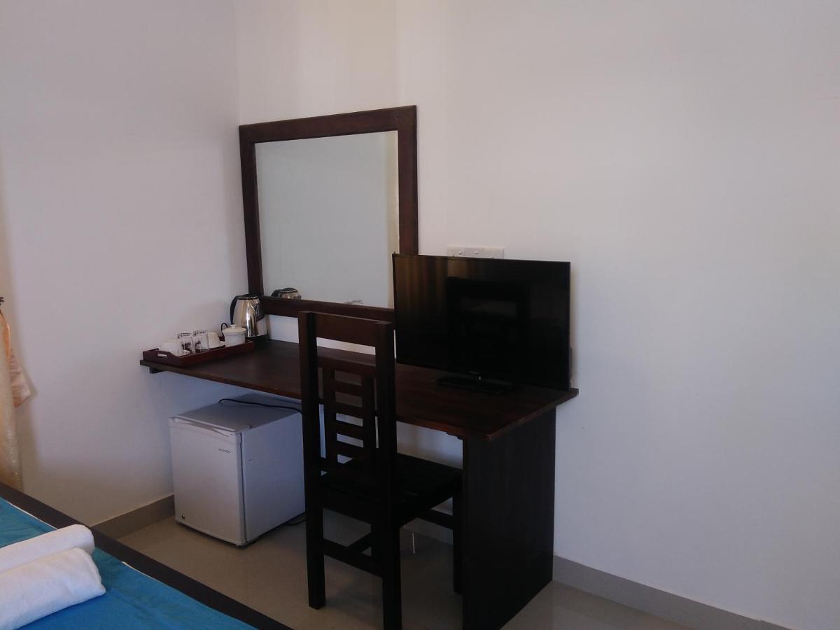 Queens Airport Residence Negombo Ngoại thất bức ảnh