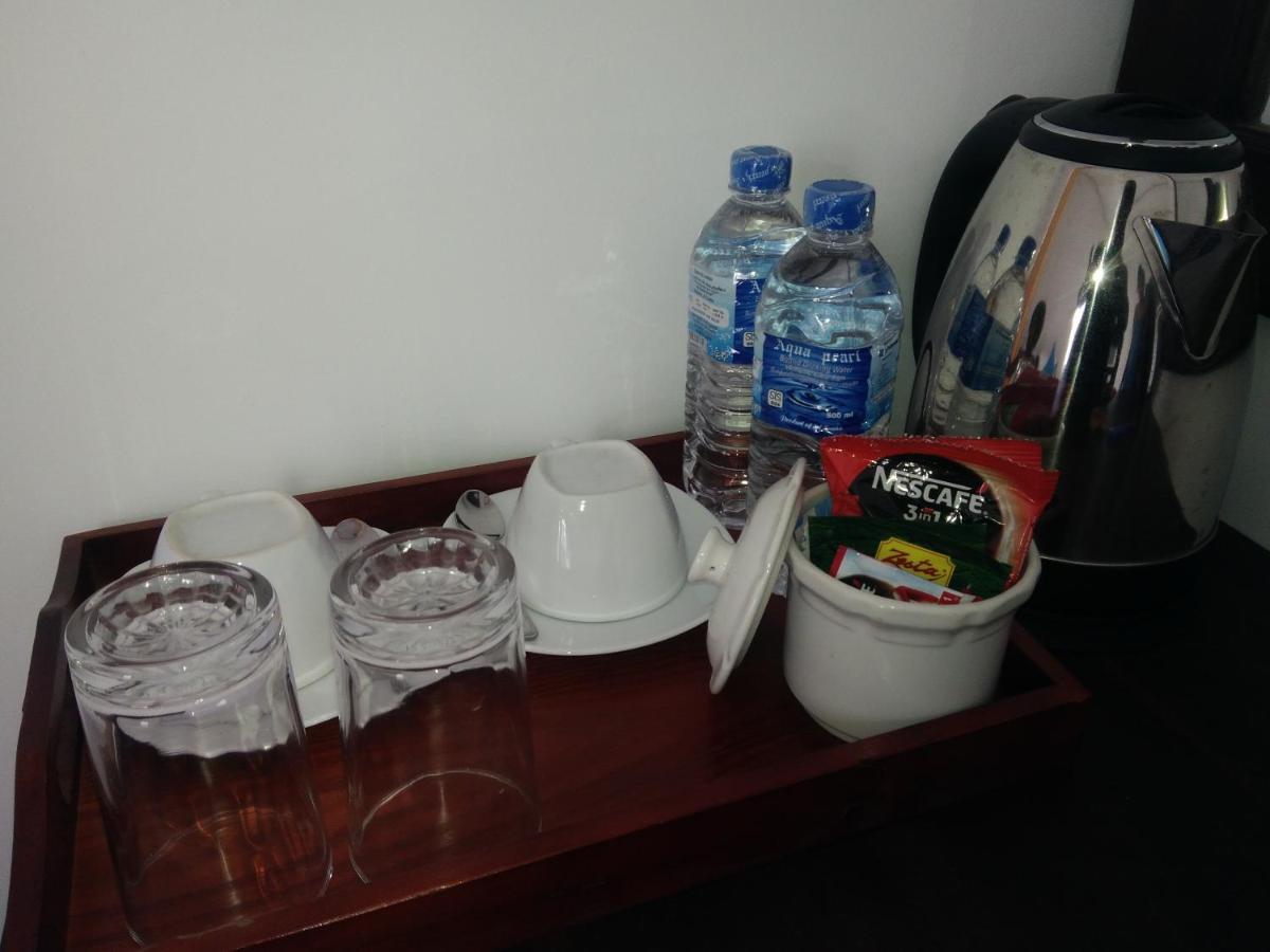 Queens Airport Residence Negombo Ngoại thất bức ảnh