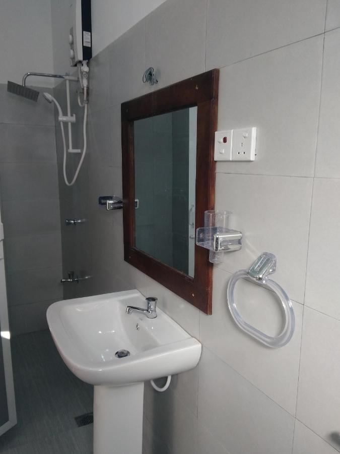Queens Airport Residence Negombo Ngoại thất bức ảnh