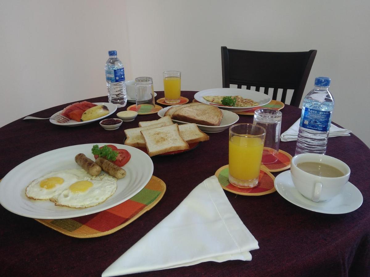 Queens Airport Residence Negombo Ngoại thất bức ảnh