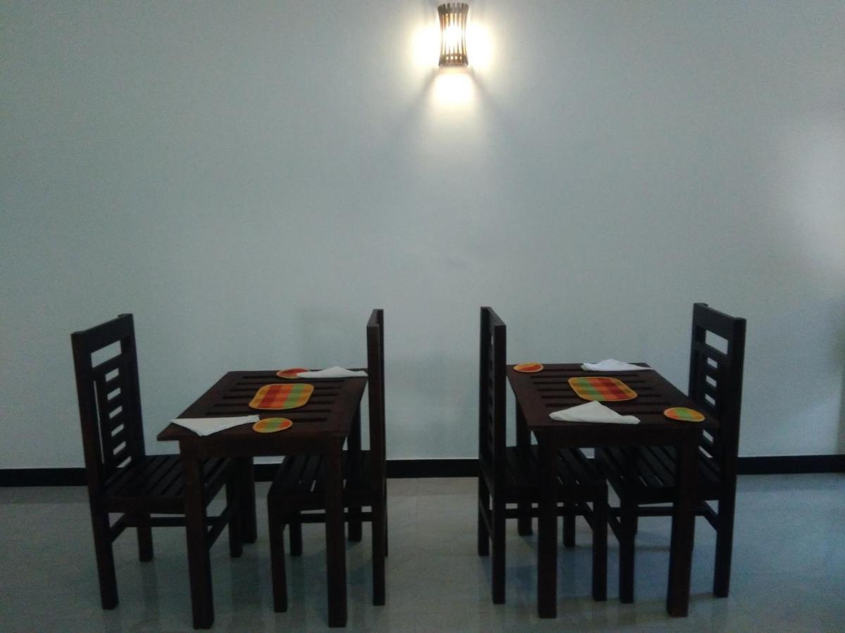 Queens Airport Residence Negombo Ngoại thất bức ảnh