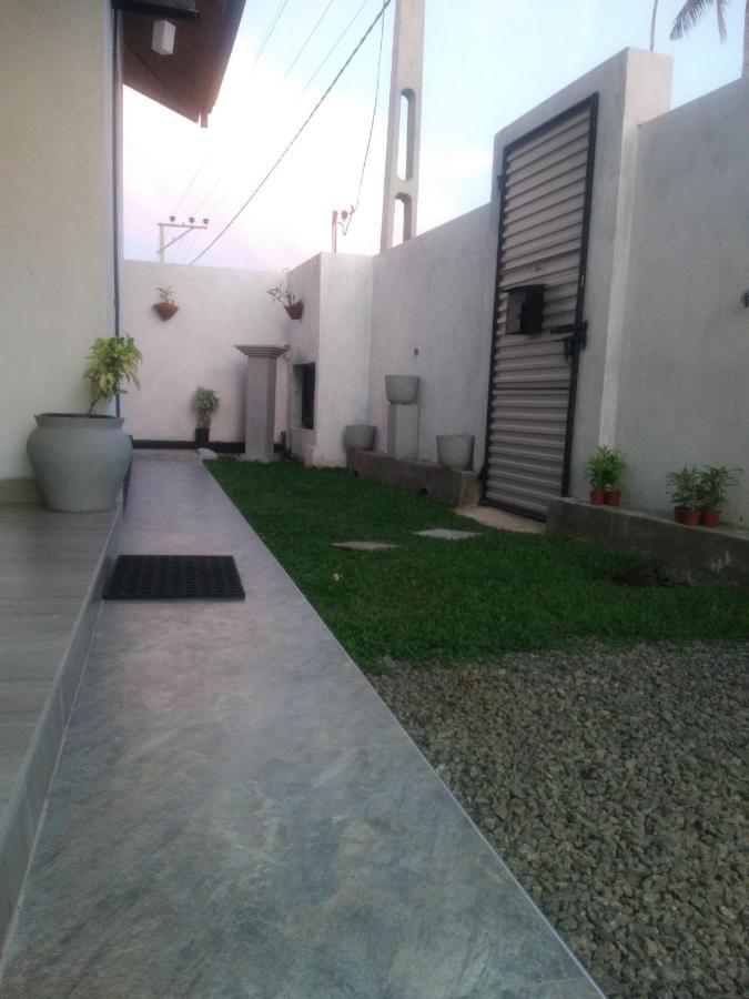 Queens Airport Residence Negombo Ngoại thất bức ảnh